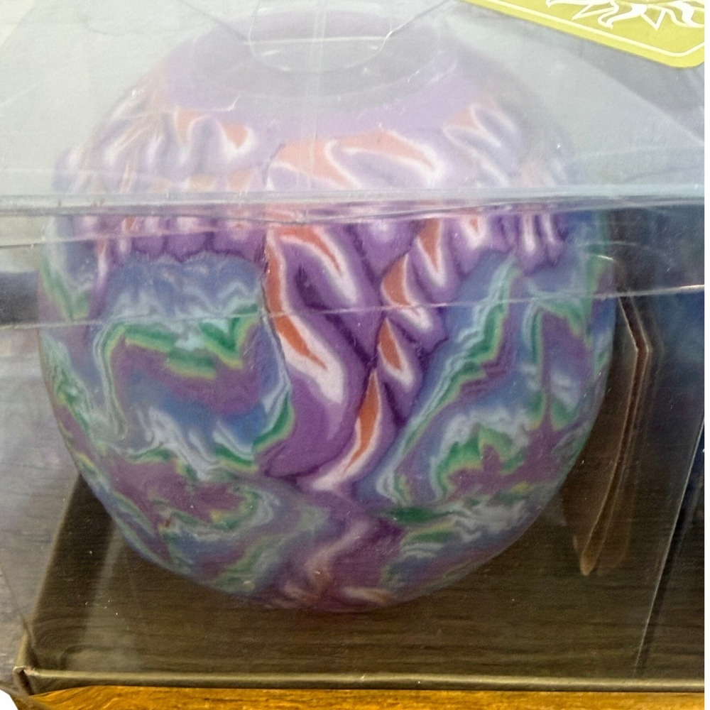 2 Vintage Globe Swirl Candles Illuminating Candle Co Globe Ball New in Box - Picture 12 of 15